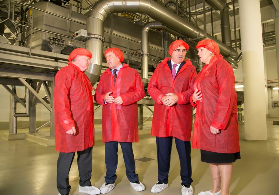 Pictured (L-R): Former Lakeland Dairies' Chairperson Alo Duffy, Former Minister for Agriculture, Food and the Marine Michael Creed TD, alongside Former Lakeland Dairies CEO Michael Hanley, and Minister for Social Protection Heather Humphreys TD.