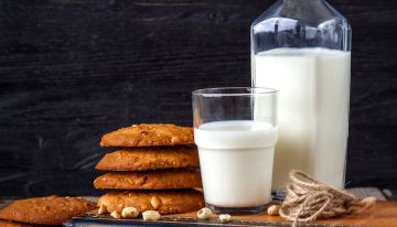 Lakeland Dairies milk and cookies