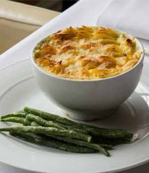 Recipe serving suggestion of Fisherman's Pie made with Millac Cream, served with a side of green beans