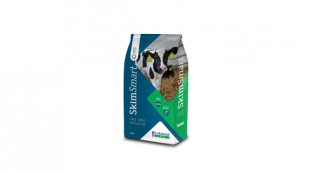 A bag of Lakeland Dairies SkimSmart.